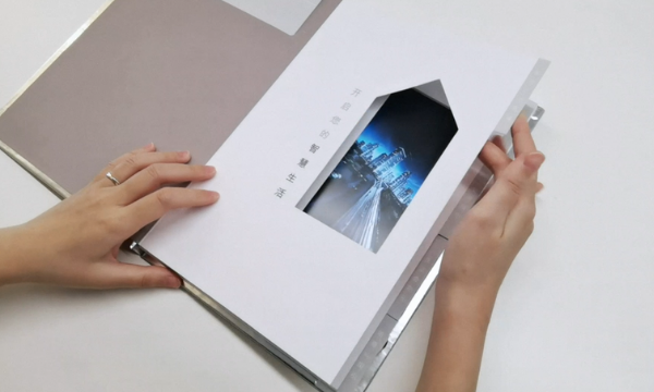 Flipping through a digital photo album